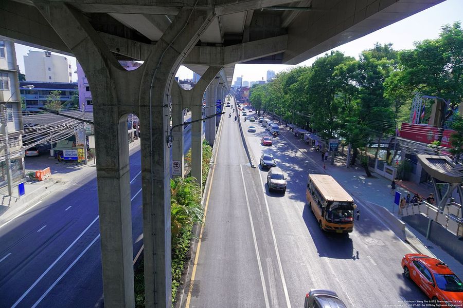1280px-BTS_Kasetsart_University_-_Phahon_Yothin_road_at_the_bus_stop_result